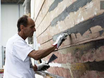...chi � invece impegnato a sigillare tutte le fessure